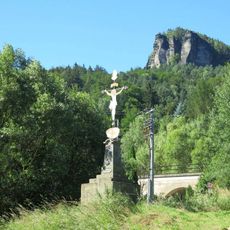 Kříž v Dolním Žlebu pod zastávkou železnice