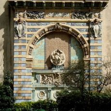 Portico monumental