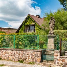 Socha Panny Marie ve Vamberku na křižovatce ulic Pekelská a Žižkova