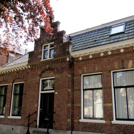 Sint Anthony Gasthuis, twee woningen in neo-renaissancestijl