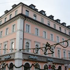 Wohn- und Geschäftshaus