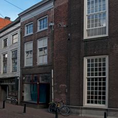 Pand met eenvoudige lijstgevel