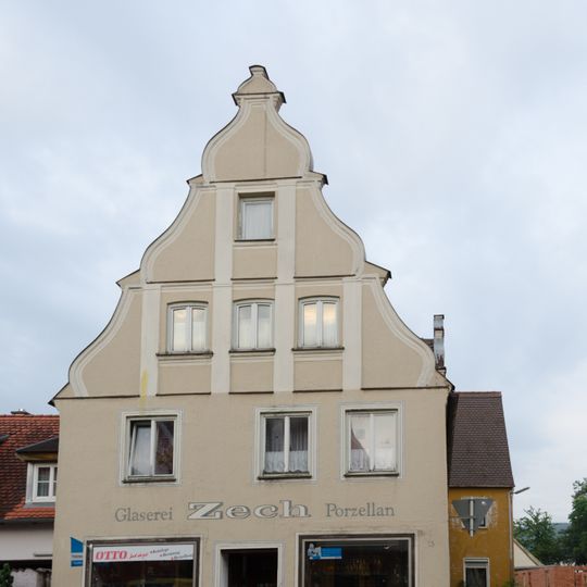 Wohn- und Geschäftshaus