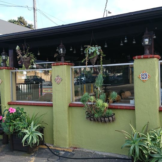 Benny's Tacos & Rotisserie Chicken