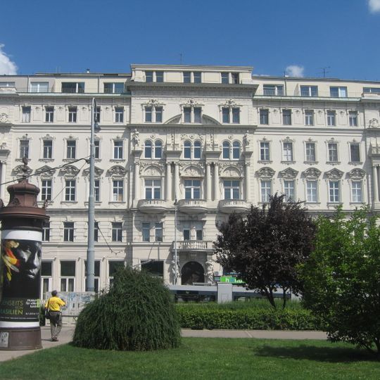 Maximilianhof, Vienna