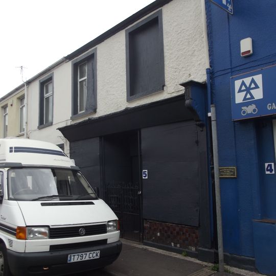 E.Griffiths, Family Grocer, Commercial Street