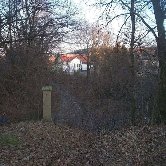 Kříž západně od Mnichova nad rozcestím