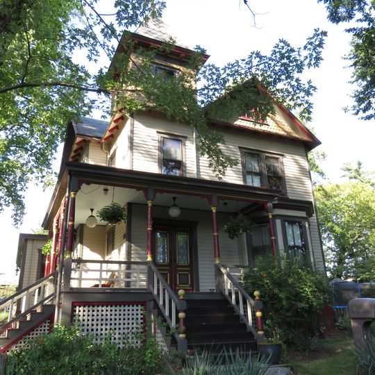 House at 18 Seventeenth Avenue