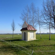 Kaplička svatého Jana Nepomuckého v Sebranicích na jižním okraji