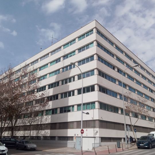 Edificio administrativo de servicios públicos