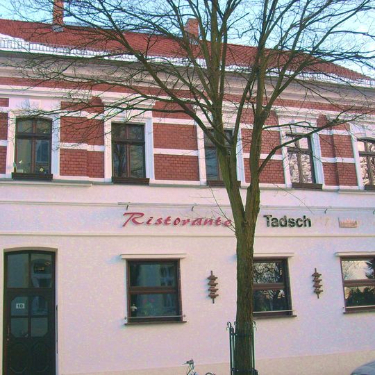 Park-Café; Wohnhaus in geschlossener Bebauung, rechts Gaststättenanbau Friedrichsstraße 10