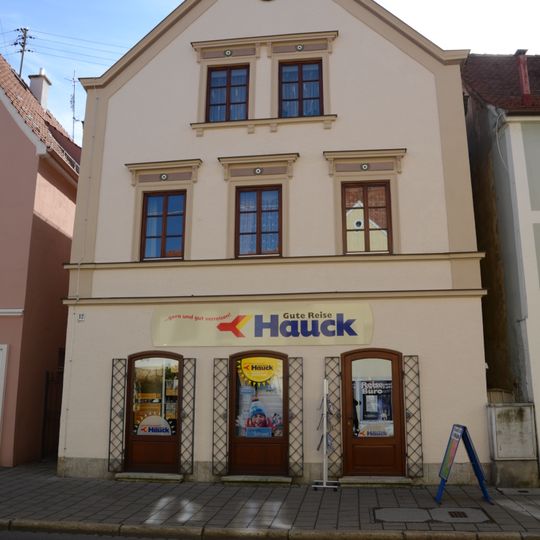 Wohn- und Geschäftshaus