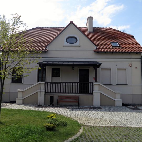 Oficyna przypałacowa w Tłokini Kościelnej