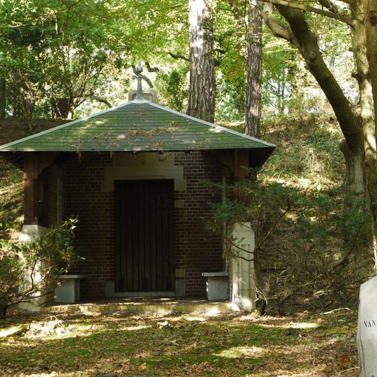 Westerveld: familiegraf Van Tienhoven