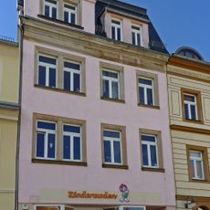 Mietshaus mit Laden in geschlossener Bebauung mit Innenhof und angrenzenden Gebäudeteilen Markt 16