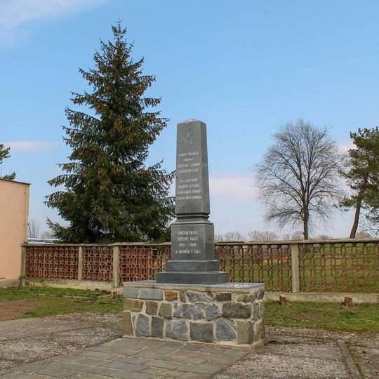 Pomník padlým v Mořicích u hasičské zbrojnice