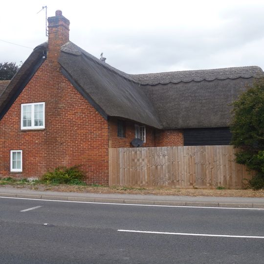 Pelican Cottage With Attached Barn