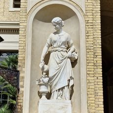 Statue