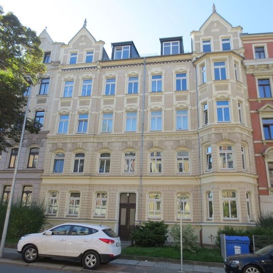 Mietshaus in geschlossener Bebauung mit Vorgarten Barbarossastraße 99