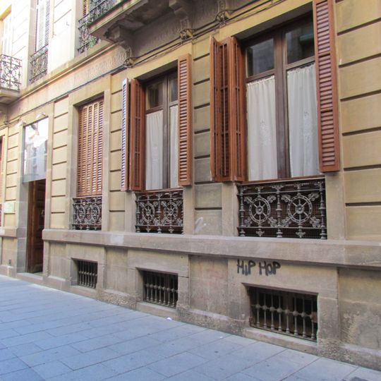 Building in carrer Nou, 46-48