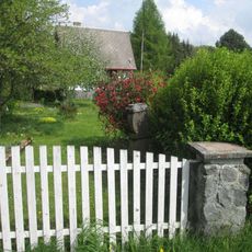 Kříž u Klenovic v zahradě