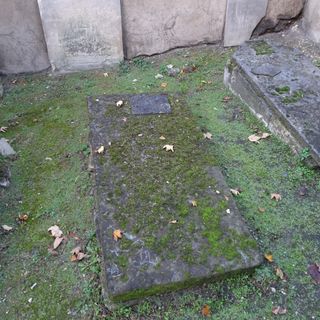 Grave of Lolotte