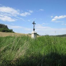 Kříž severozápadně od Milčic