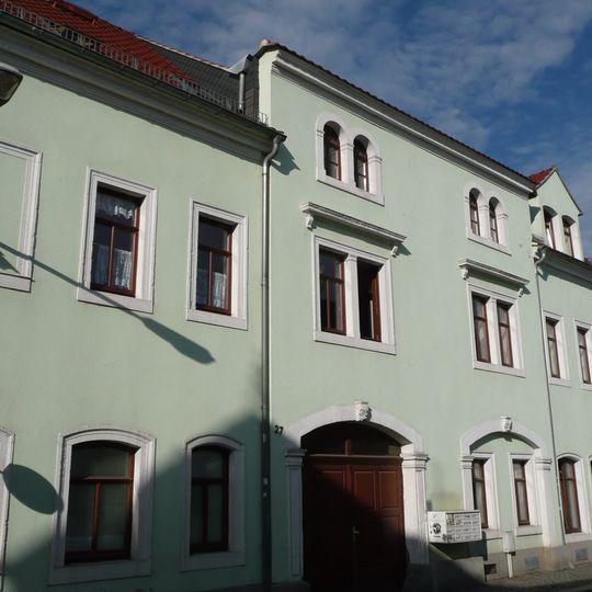 Wohnhaus in geschlossener Bebauung, mit einem Hofflügel Carolinenstraße 27