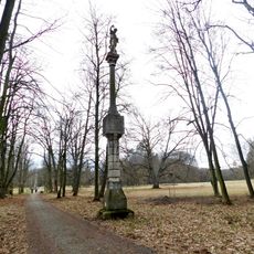 Sloup se sochou Sapfó na Konopišti