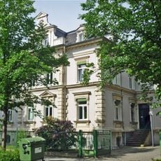 Villa Bahnhofstraße 8