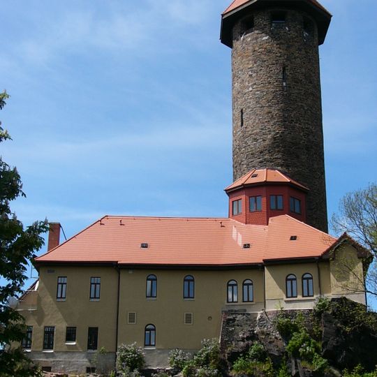 Turm und Gaststättengebäude mit Terrasse Schloßstraße 8a