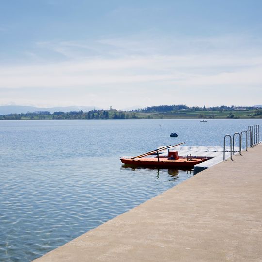 Bronze age lakeside settlement