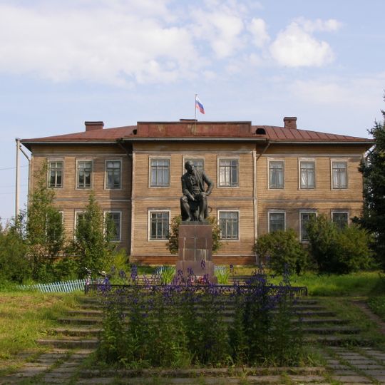 Памятник учёному-энциклопедисту Ломоносову М.В.