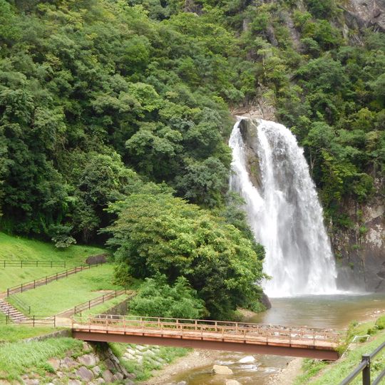 Hisetsu Falls