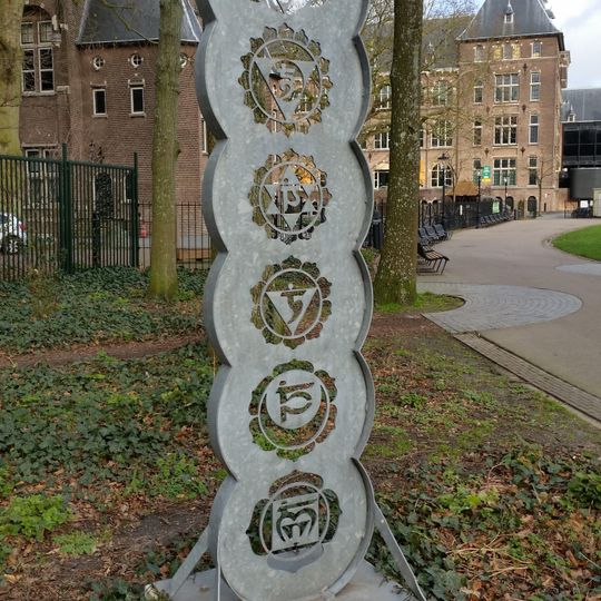 Het westen ontvangt en ontmoet 't oosten