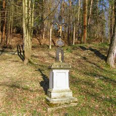 Kříž v Sebranicích u kaple za koupalištěm