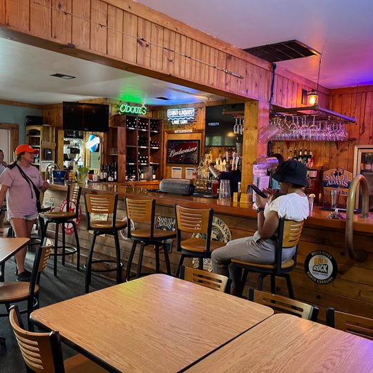 LakeHouse Restaurant Bar & Grill