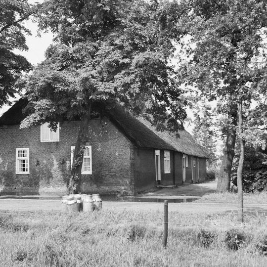 Boerderij van het Kempische langgeveltype met vlaamse schuur