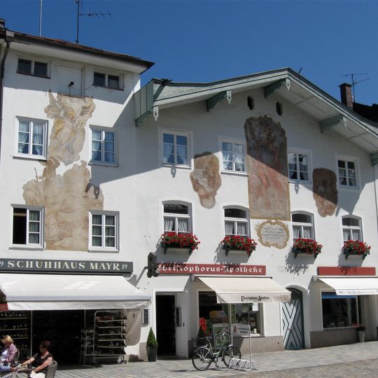 Wohn- und Geschäftshaus