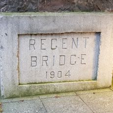 Commemorative plaque to Regent Bridge