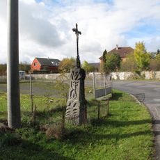 Kříž v Tedražicích na návsi