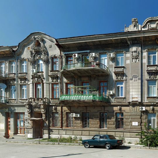 Duvan house in Eupatoria