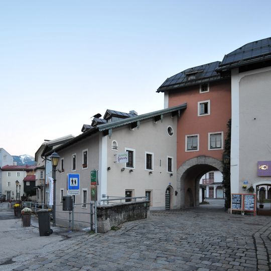 Bürgerhaus mit Stadtmauer