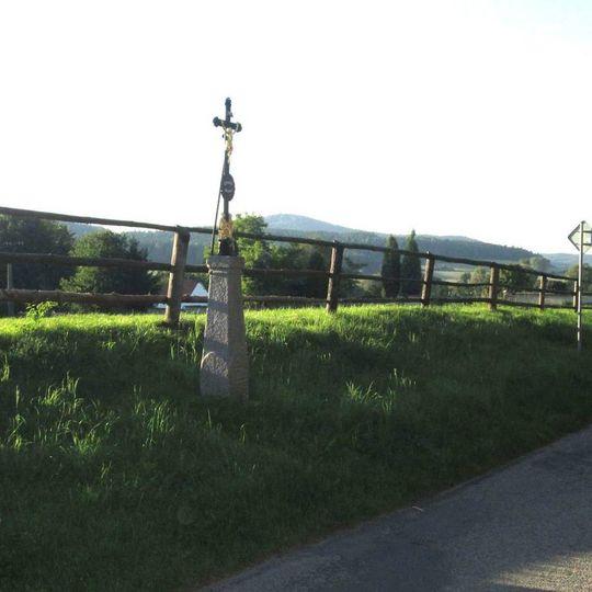 Kříž u Načeradce u silnice do Karhule