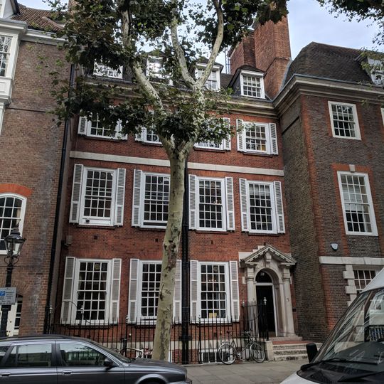 3, Dean Trench Street Sw1