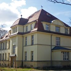 Building B9: Clinic building in the style of reform architecture (individual monument to ID no. 09284584) Hufelandstraße 15