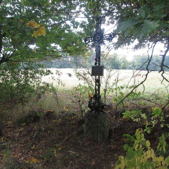 Kříž jižně od Dobčic