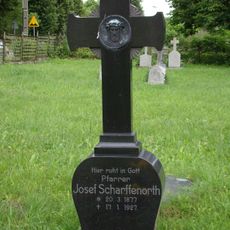 Cmentarz grzebalny wokół kościoła w Jesionowie