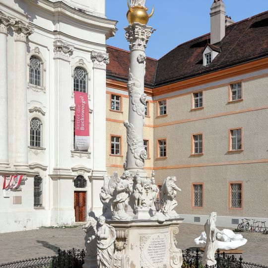 Mariensäule, Jodok-Fink-Platz