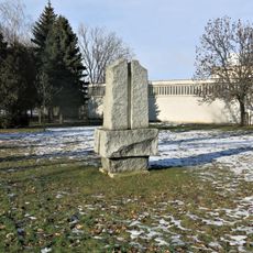 Kamenná plastika na severním okraji Lysé nad Labem